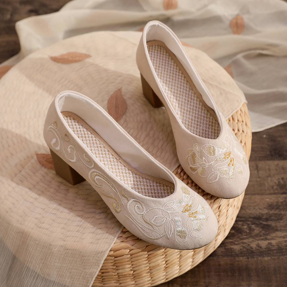 Embroidery Style - 2026 Women's Wine Red & Beige