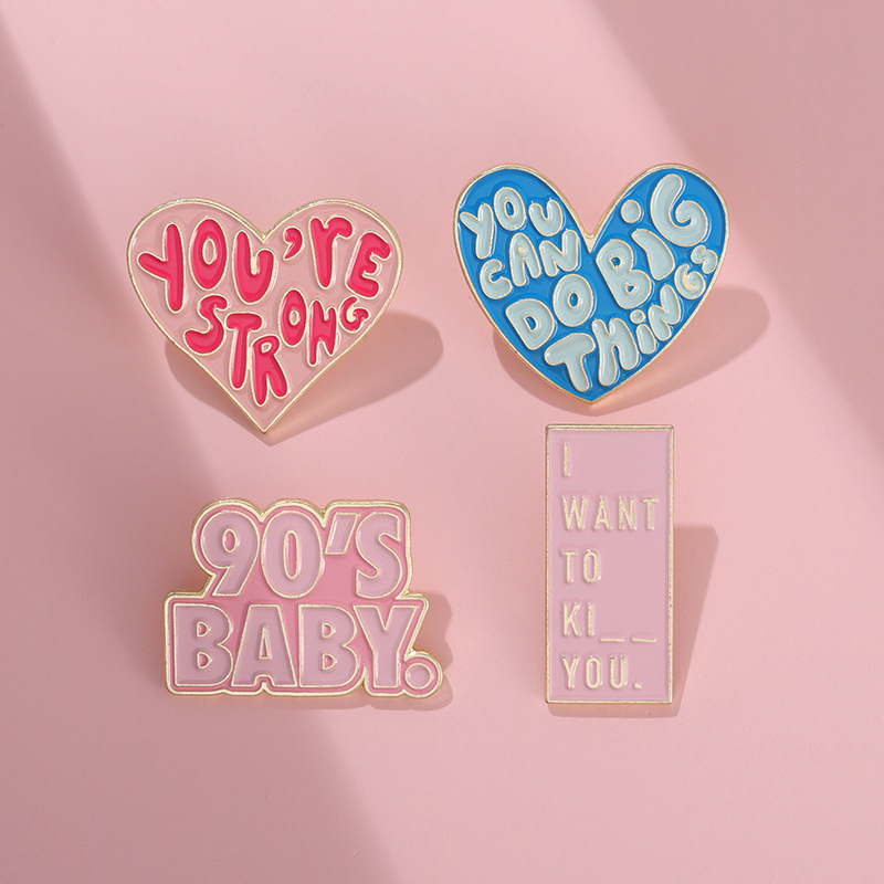 Hello Letter Enamel Brooch Anx - Embroidery Initials reseña y precio