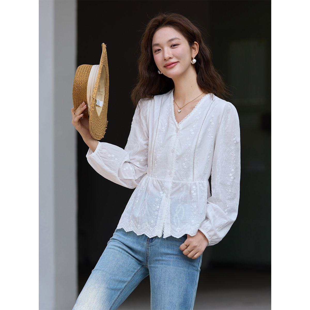 VIMLY Women's White V-Neck Blo - Embroidery Patch reseña y precio