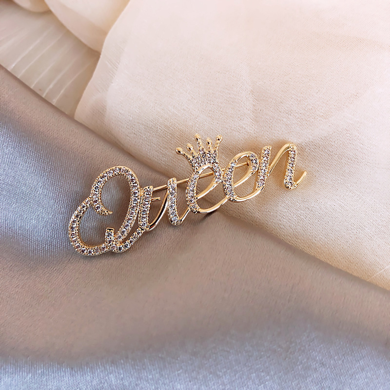 Letter Queen High-End Brooch f - Embroidery Initials reseña y precio