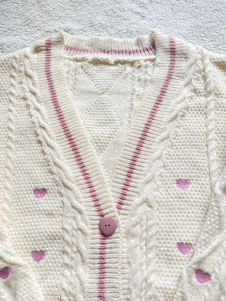 Lover Cardigan with Pink Heart - Embroidery Patch reseña y precio