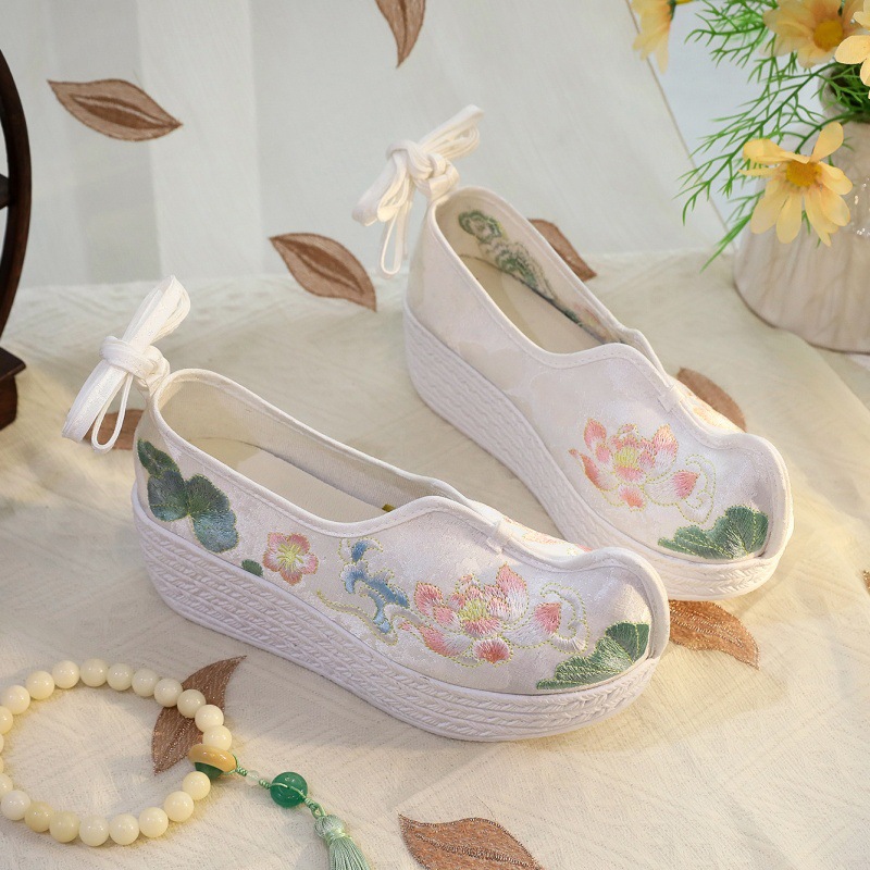 2026 Women's White Lotus Embro - Embroidery Style reseña y precio