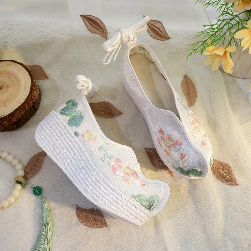 2026 Women's White Lotus Embro - Embroidery Style reseña y precio