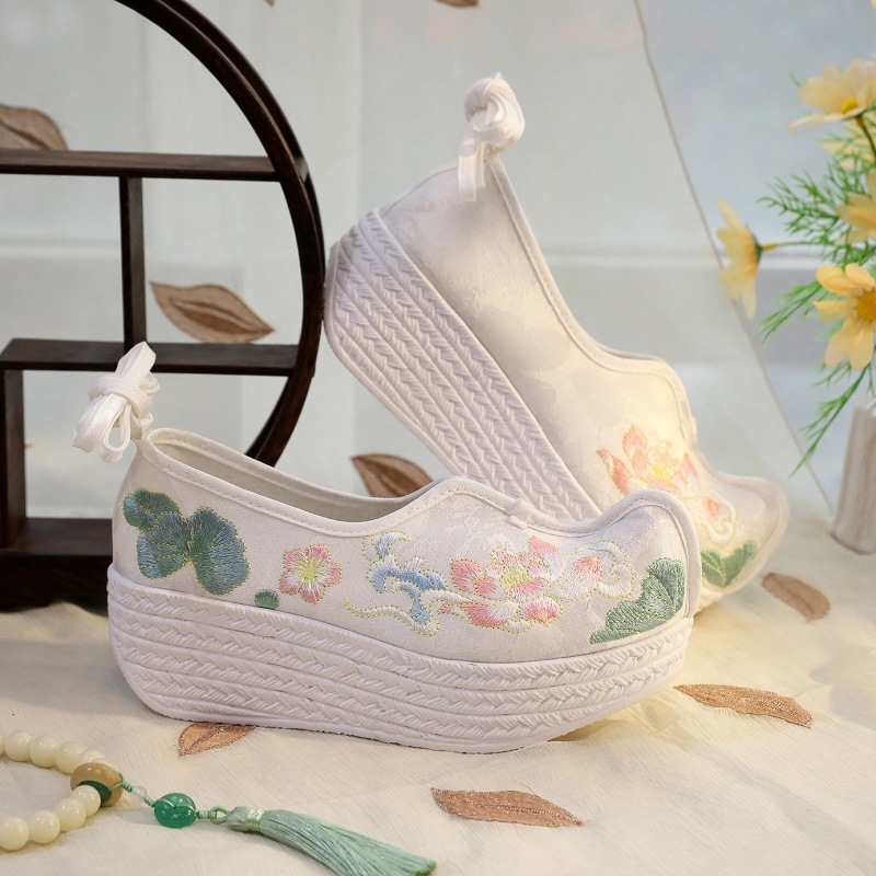 2026 Women's White Lotus Embro - Embroidery Style reseña y precio