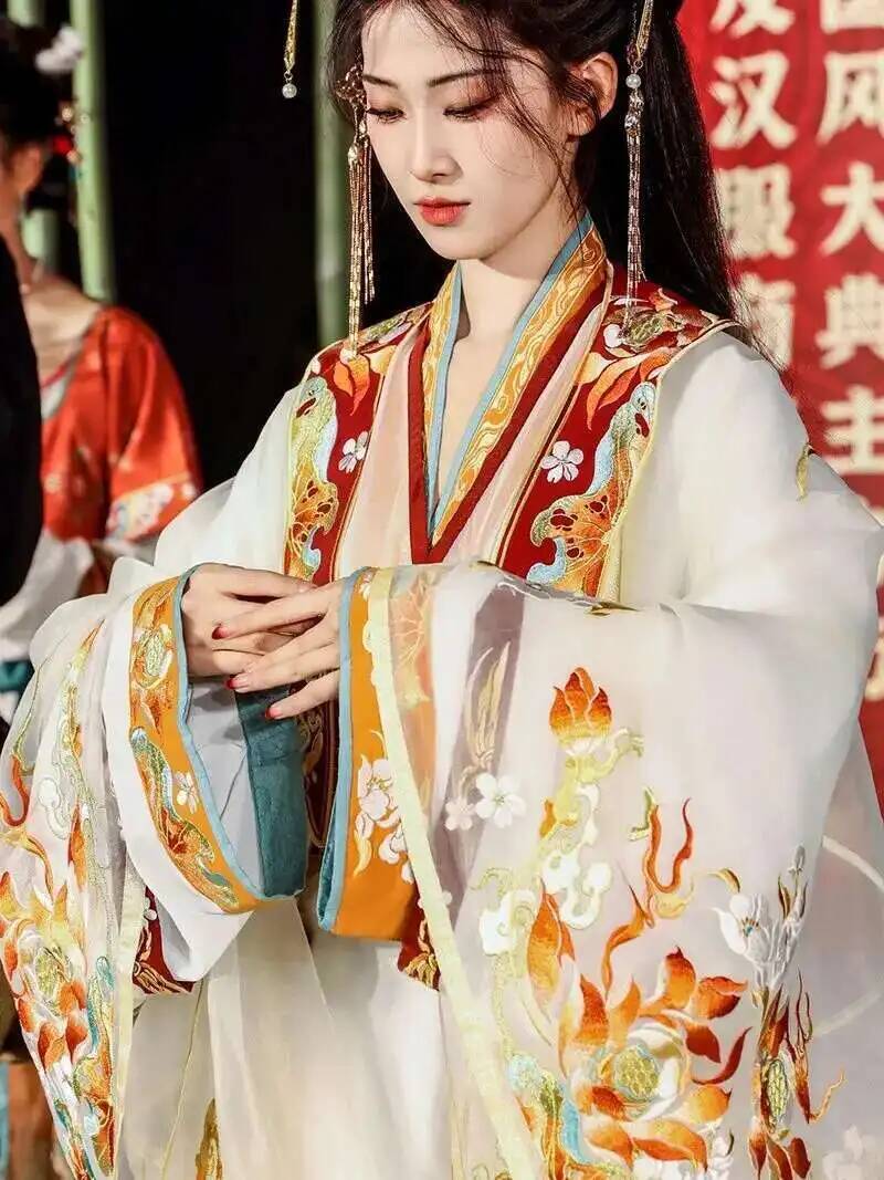 Ming Dynasty Hanfu Embroidery  - Embroidery Set reseña y precio